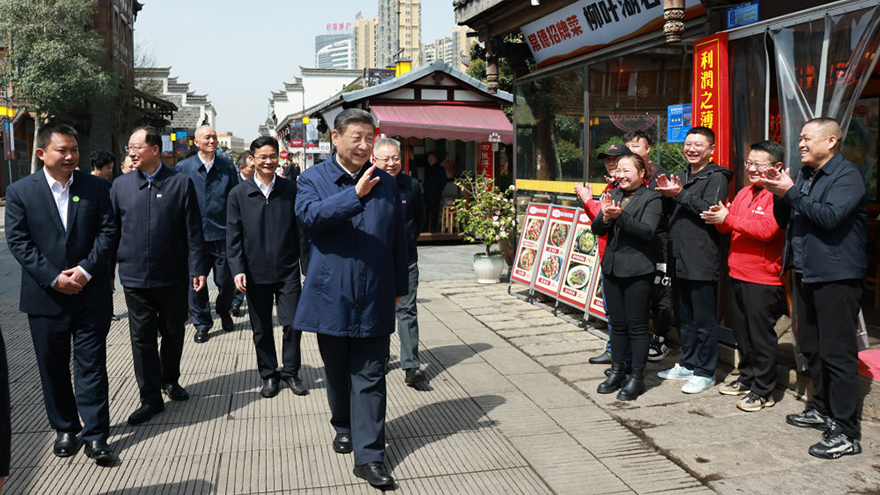 從總書記走進(jìn)的這條街，感受沅江畔城市文脈